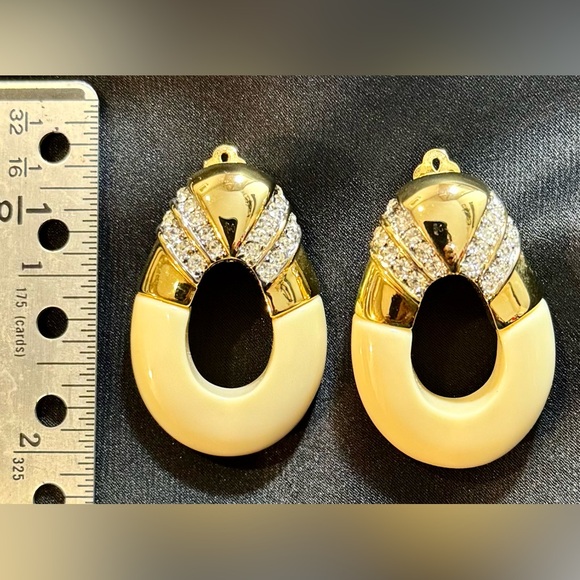 Vintage Kenneth Lane Ivory Enamel Oval Hoop Clip Earrings Pave Crystal Gold Tone - Picture 7 of 7